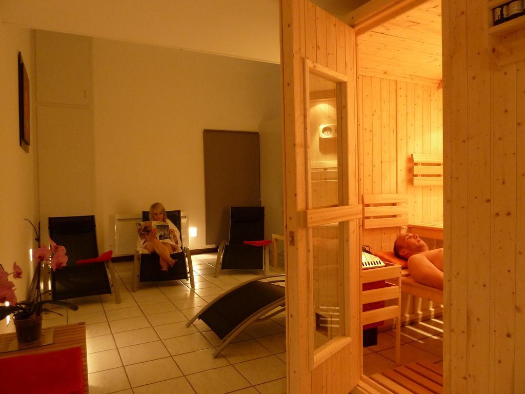 Logis Hotel Le France Villers-le-Lac Eksteriør billede