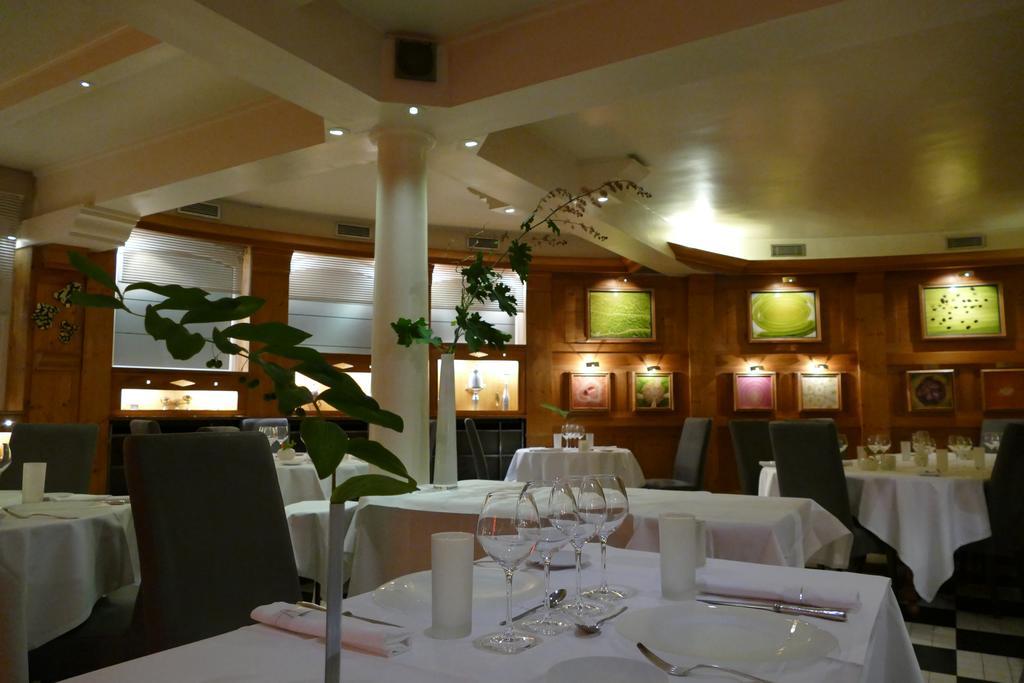 Logis Hotel Le France Villers-le-Lac Eksteriør billede