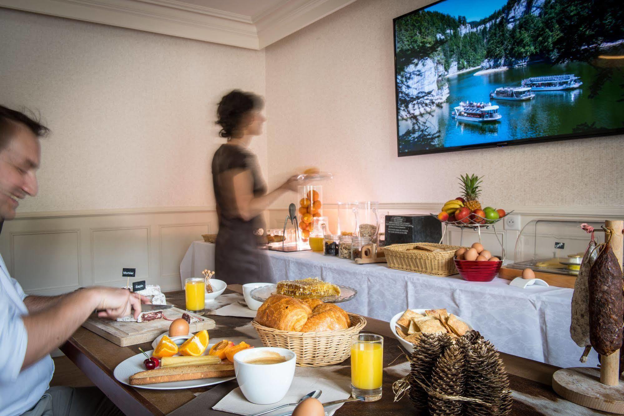 Logis Hotel Le France Villers-le-Lac Eksteriør billede